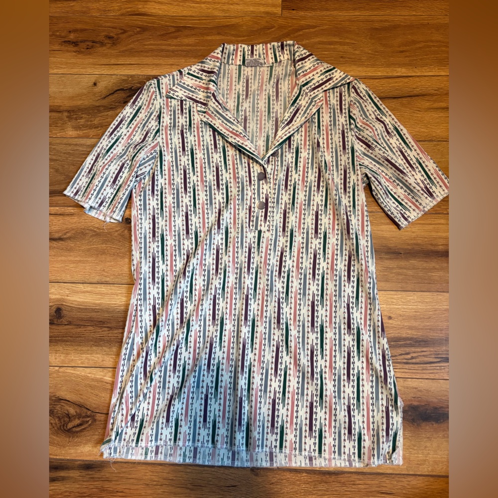 Casual Short-Sleeve Button-Down Shirt in Cream with Multicolor Stripes